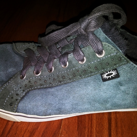 EUC UGG Australia 'Rockford Bomber' Shoes - Picture 6 of 8